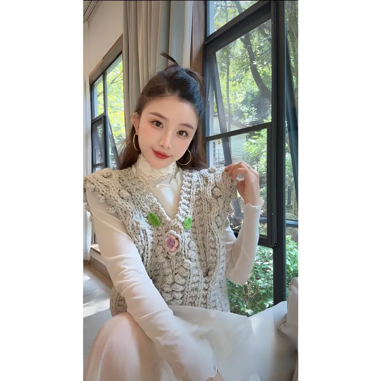 洋洋优选-秋冬新款复古慵懒风钩花V领手打毛衣马甲背心女 YY71975