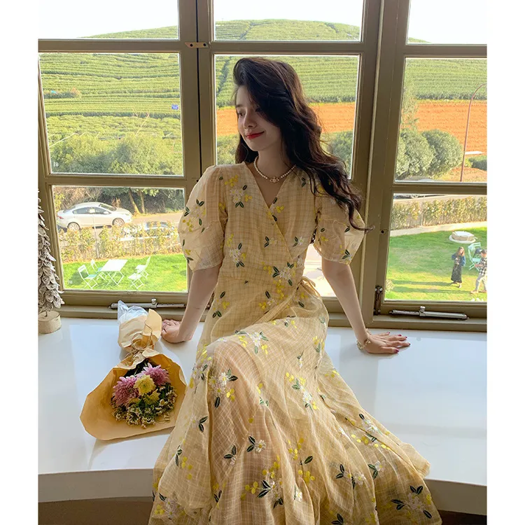设计感小众法式茶歇印花连衣裙女2025夏季高级感泡泡袖温柔风长裙