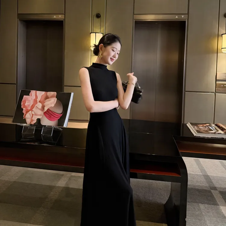 慵懒感连衣裙网红高领设计感夏季赫本长裙修身无袖时尚显瘦背心裙