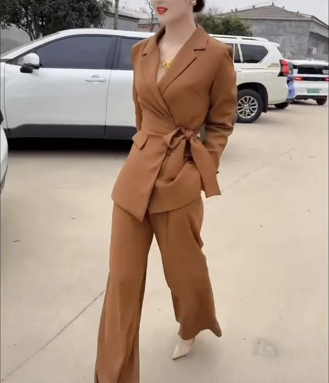 新款时尚气质洋气职业干练套装女装