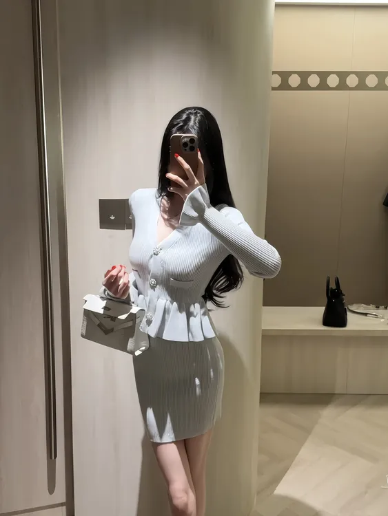 小香风气质V领荷叶边长袖假两件连衣裙女秋冬内搭纯欲包臀打底裙