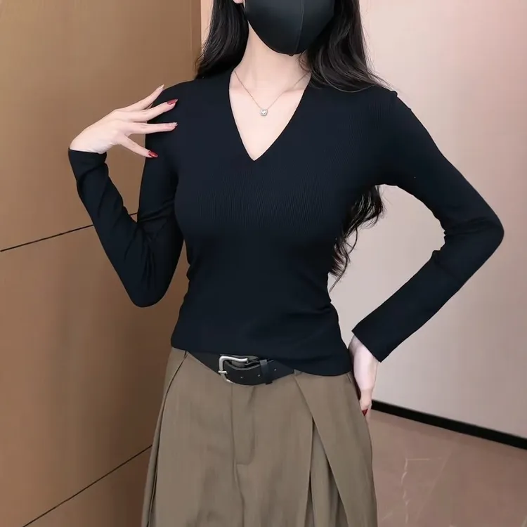 新款黑色v领长袖t恤女秋季2025气质显瘦高级感内搭打底衫上衣女装