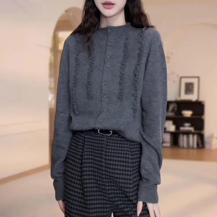 秋冬季纽扣装饰圆领长袖针织衫女2025新款休闲百搭纯色毛衣打底衫