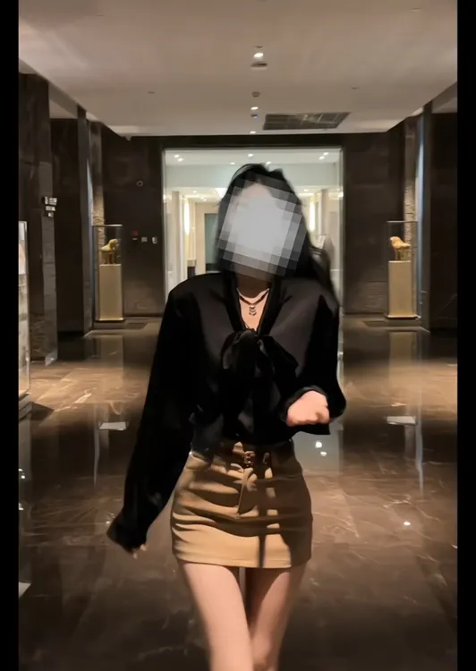 轻熟风性感气质套装女2025春季新款系带衬衫包臀短裙两件套高级感