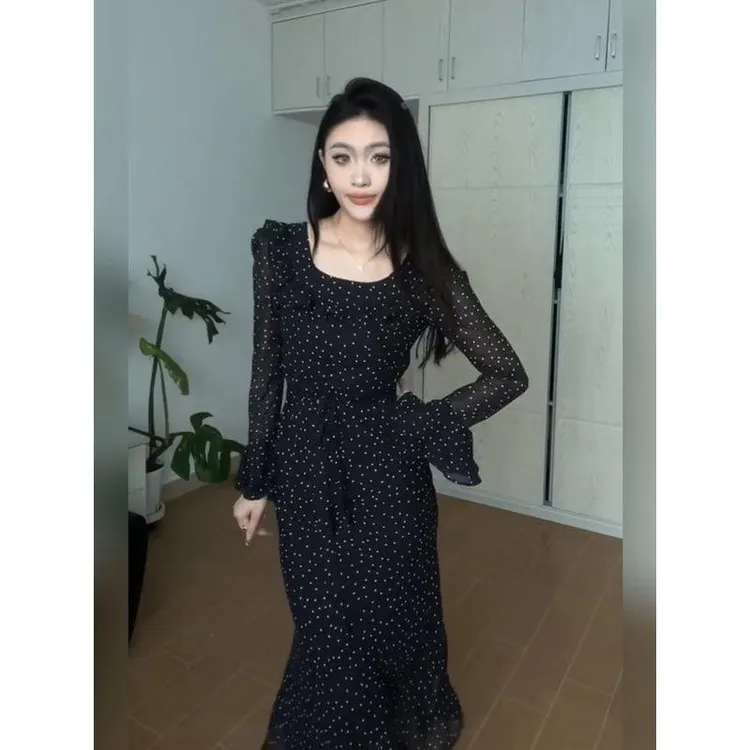 大码胖妹妹法式V领黑色长袖波点连衣裙女温柔茶歇收腰显瘦裙子潮