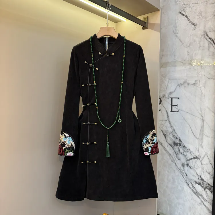 秋冬新款大码新中式设计感2025时尚气质盘扣时髦显瘦连衣裙857