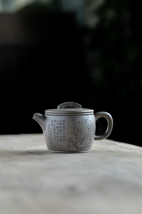 王广佳 汉瓦壶 青段泥 刻绘钟馗纳福 容量200CC