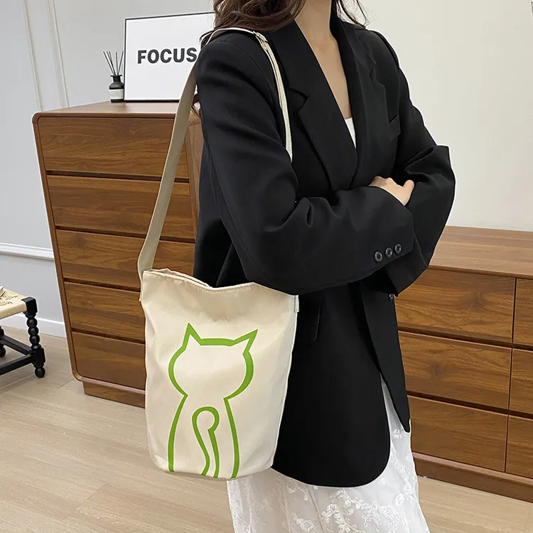 慵懒猫水桶包背包女外出大容量单肩斜挎包高颜值可爱猫咪防泼水