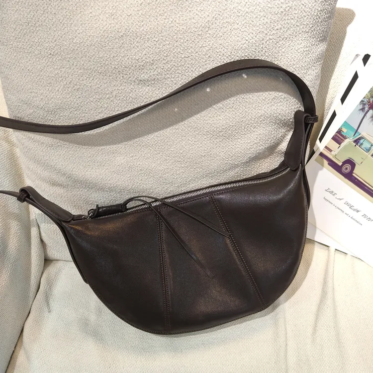 HY2025秋冬新款韩系牛角包车缝线拼接单肩斜挎饺子包复古风女士包