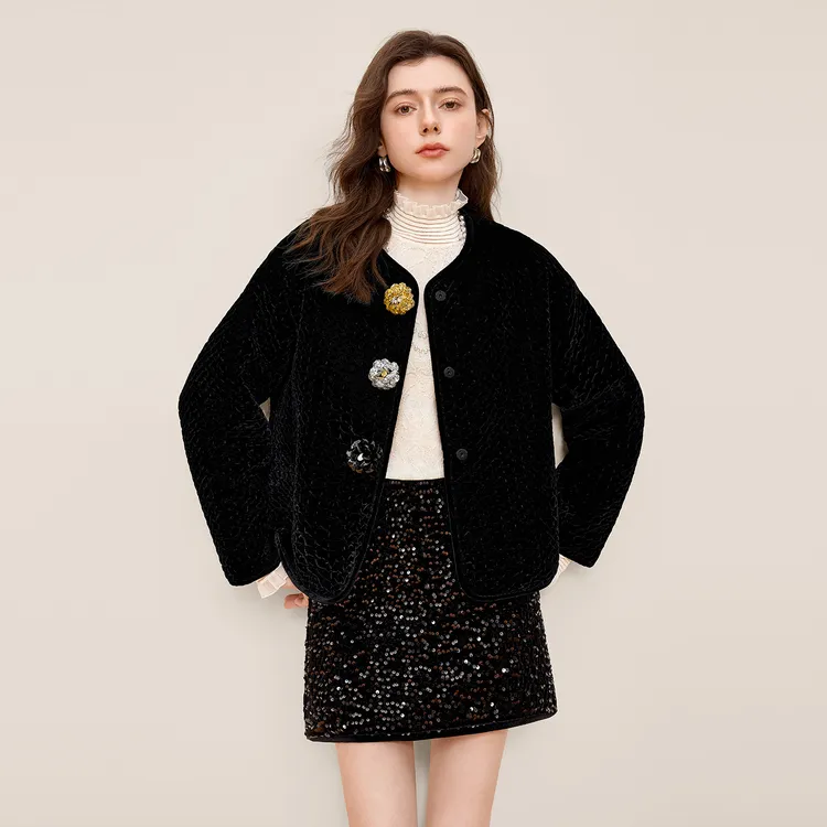 她池2025冬装新款女装优雅圆领棉衣立体装饰宽松棉服T54B8079H