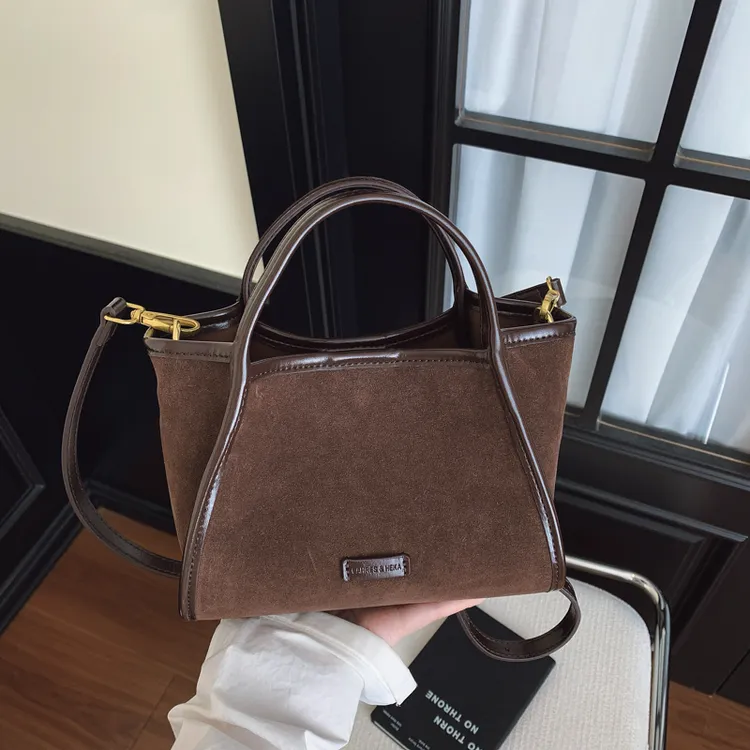 2025年秋冬新款拼色磨砂时尚百搭通勤高级感单肩斜挎手提菜篮子包