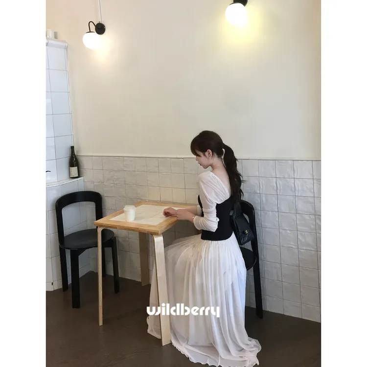 小野莓【轻熟日常】夏季新品长袖V领上衣+半裙显瘦两件套装BT912431