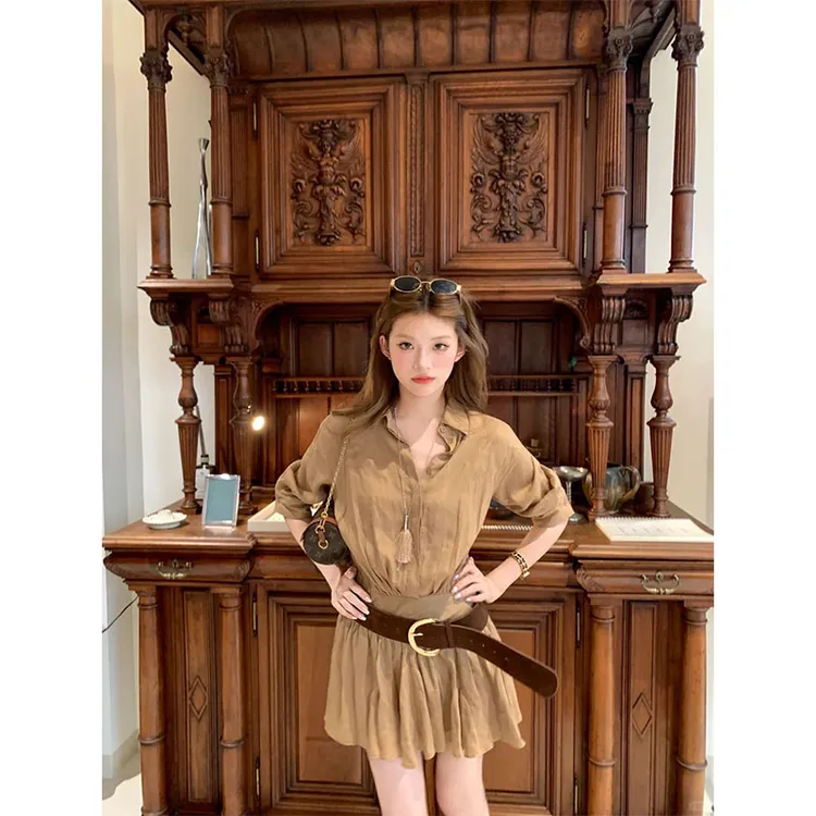  法国巴黎轻奢卡其色复古领长袖连衣裙女显瘦收腰2025衬衫裙短裙