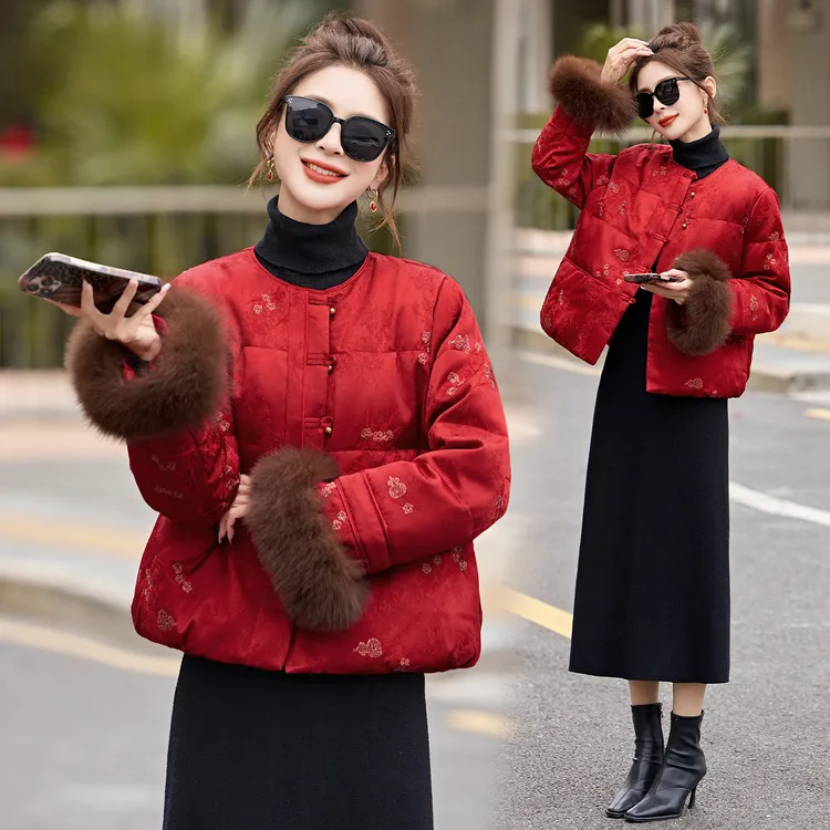 新年喜庆红羽绒服女提花短款保暖显瘦中式圆领冬装小个子宽松外套