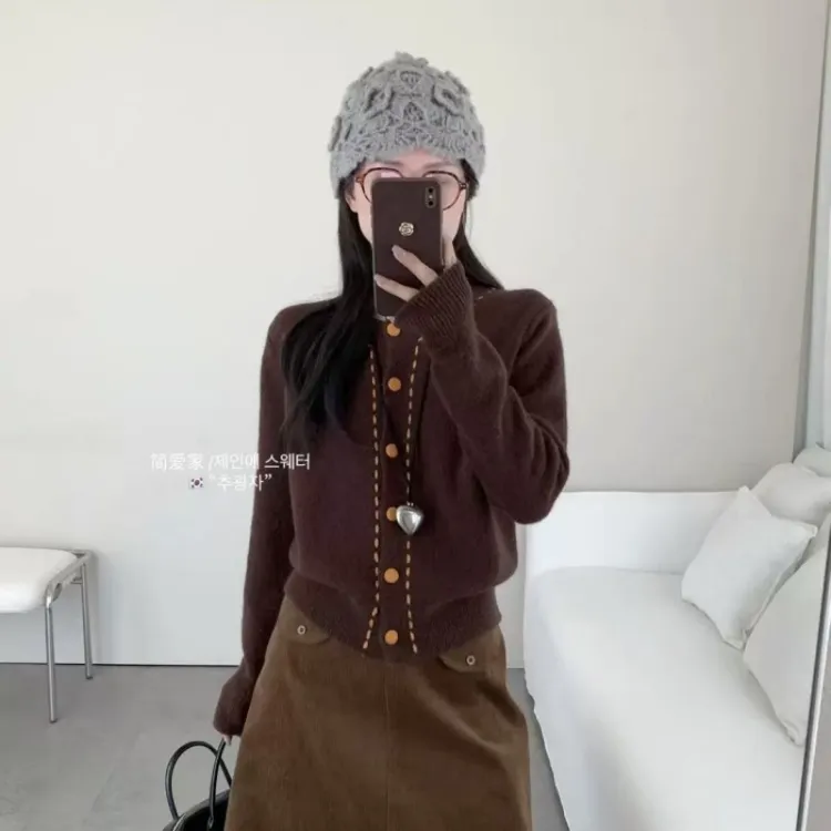 高级感圆领纽扣长袖针织开衫2025秋季新款宽松正肩毛衣外套女chic