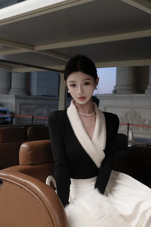 春日部【黑天鹅之吻】时尚气质修身显瘦赫本风上衣半身裙套装01391