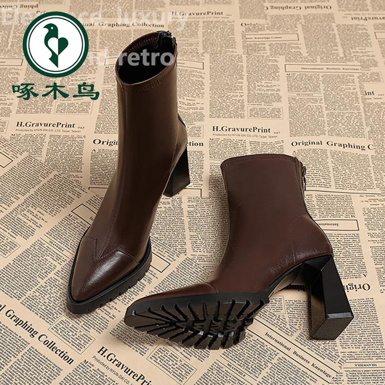 啄木鸟软皮尖头短靴女今年流行新款粗跟高跟法式瘦瘦靴弹力马丁靴