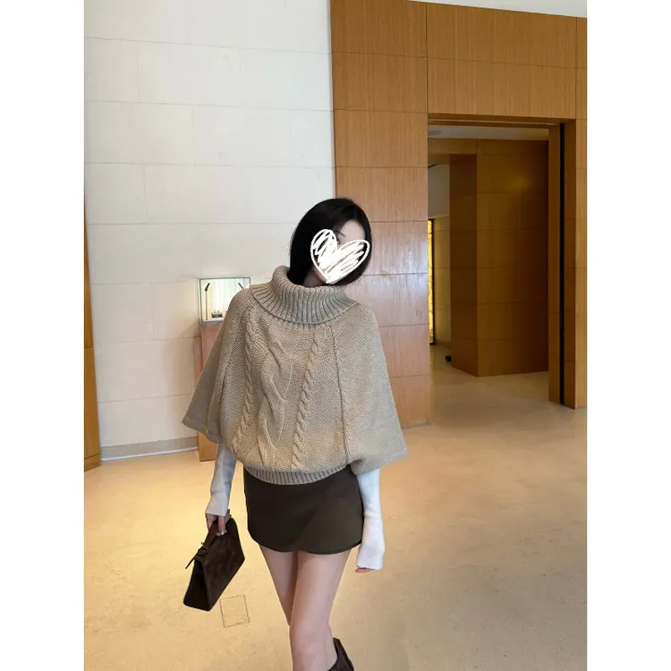2025秋冬新款套装女麻花针织斗篷毛衣+长袖上衣+短裤三件套00727