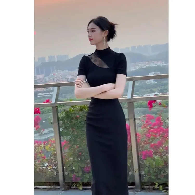 2025年女装时尚新款夏季感设计小众修身包臀黑色连衣裙