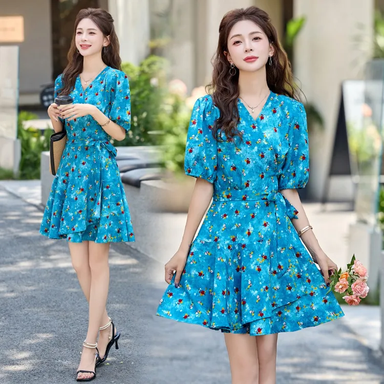 法式碎花一片式连衣裙女2025夏季新款短袖收腰显瘦系带花色短裙子