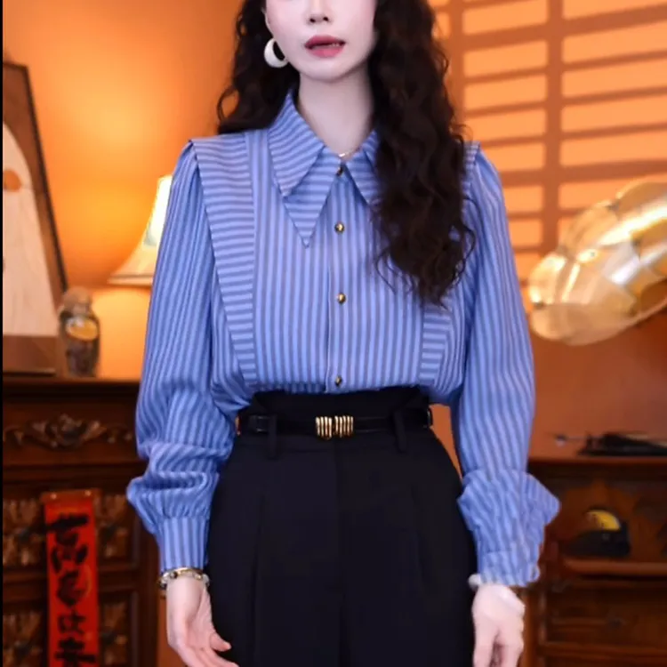 蓝色条纹衬衫女秋季2025新款高级设计感洋气减龄宽松休闲显瘦上衣