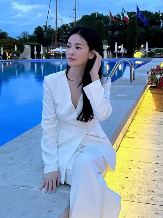 宋慧乔明星同款高级感气质时尚温柔修身V领职业阔腿裤西装套装