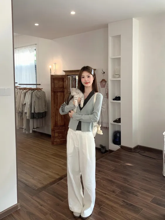 2025秋季新款韩系蓝色挂脖v领假两件针织衫女正肩上衣百搭直筒裤