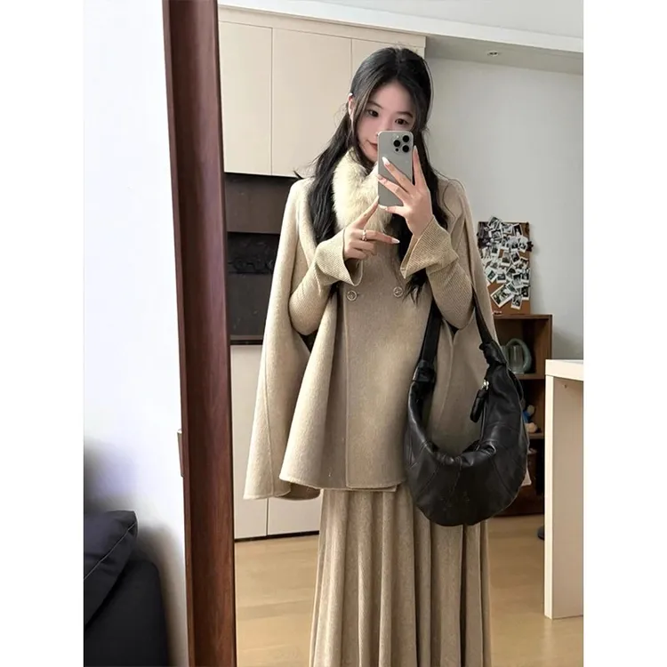 大毛领斗篷披风双面羊绒大衣女2025冬季富家千金气质短款毛呢外套