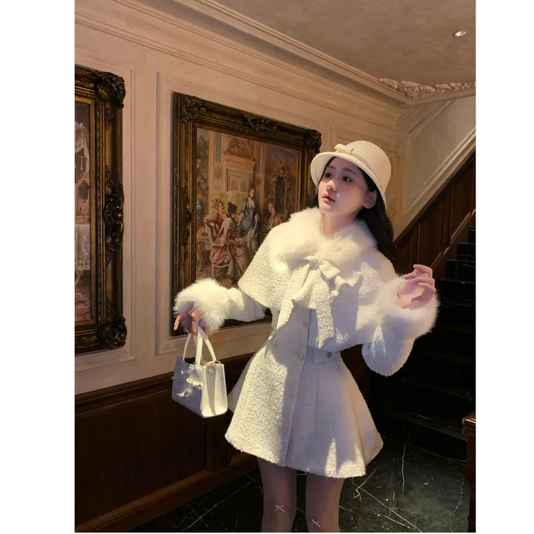 2025年秋冬新款小香千金风蝴蝶结收腰气质斗篷大衣两件套女