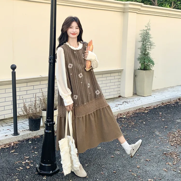 森系巨好看刺绣背心裙套装2025新款早秋文艺衬衫叠穿连衣裙两件套