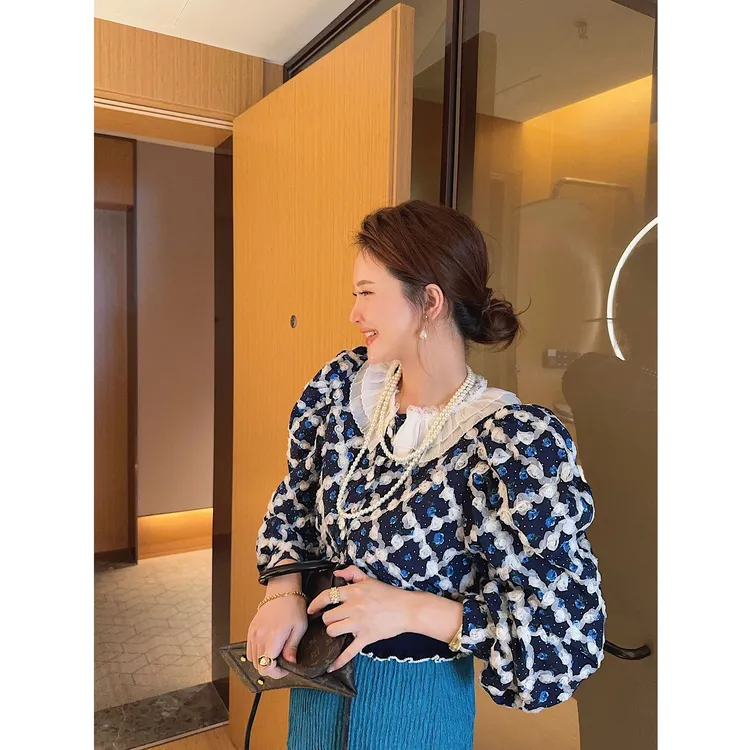 智英欧尼 娃娃衬衫~【早秋气质复古短款圆领碎花泡泡袖娃娃领】