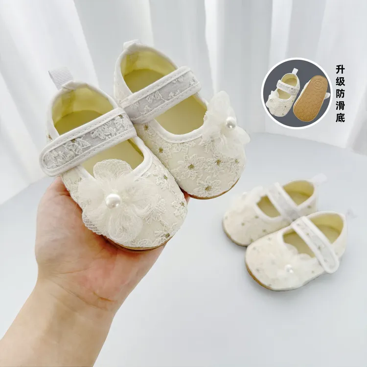 新生软底步前鞋秋季女宝公主鞋可爱婴幼儿学步鞋蕾丝花朵防滑透气