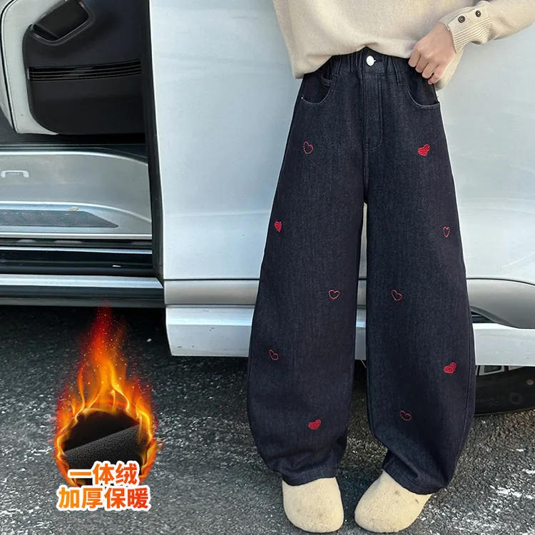 女童秋冬裤子2025新款中大童洋气时髦女孩儿童刺绣爱心加绒牛仔裤