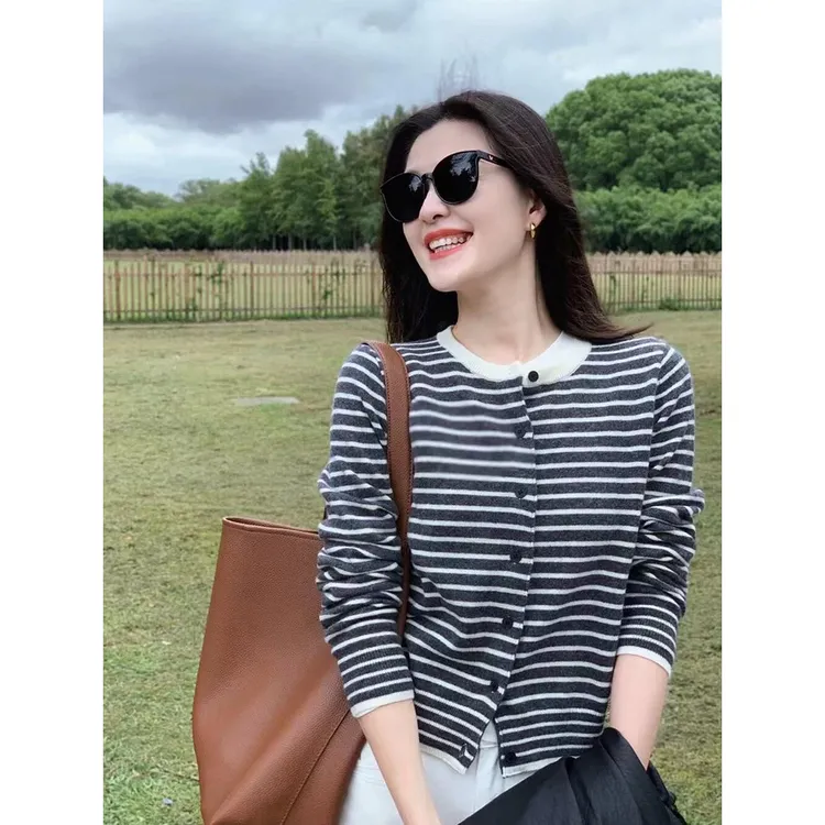 韩系黑白条纹小香风针织开衫女秋冬穿搭短款慵懒风毛衣外套包芯纱