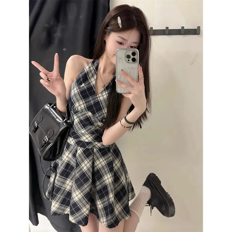 黑白格子挂脖连衣裙女夏季复古格纹无袖v领背心裙子百褶裙a字短裙