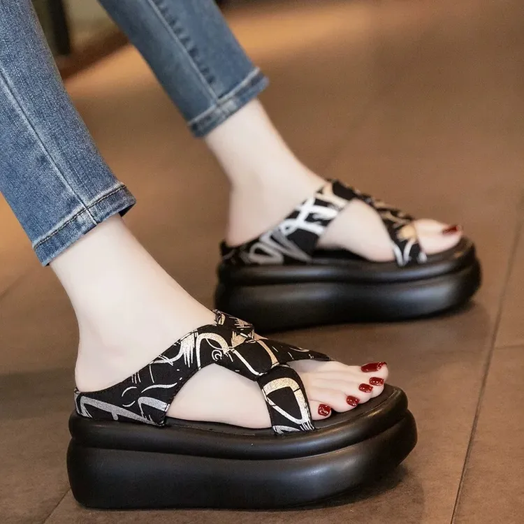 小码33厚底增高凉拖鞋女外穿2025夏季新款爆款配裙子小个子沙滩鞋