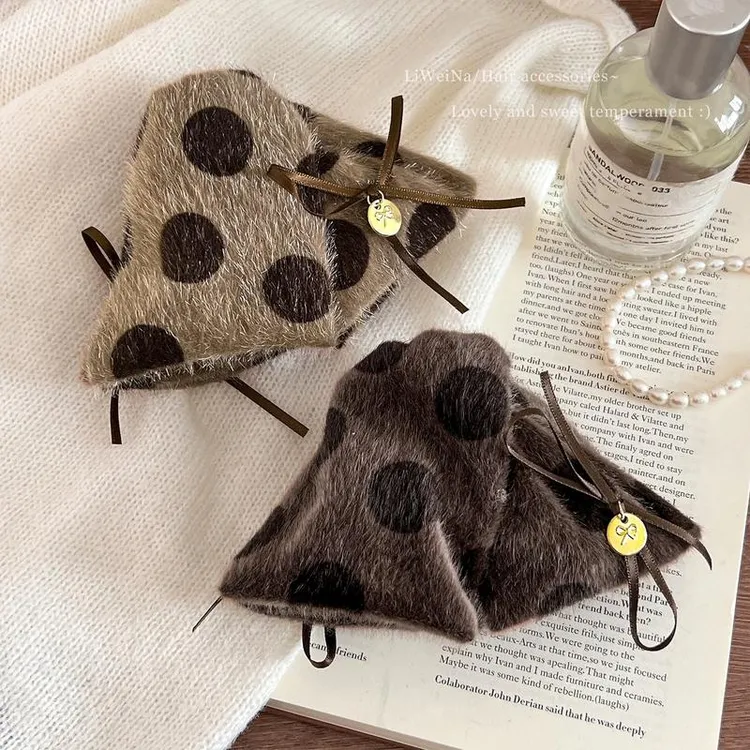 秋冬毛绒蝴蝶结波点三角抓夹发量多2025新款后脑勺盘发大号发夹女