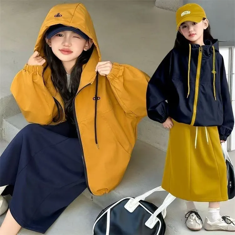 男女童冲锋衣新款外套春秋上衣儿童连帽风衣中大童姐弟装亲子装
