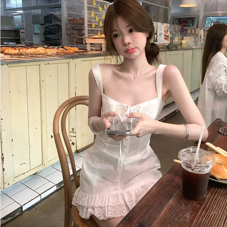 2025夏季新款法式重工高级感浪漫度假吊带连衣裙女显瘦收腰短裙