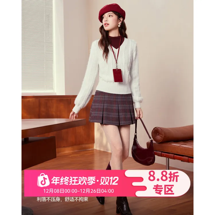 IEF/爱依服2025秋冬新款法式温柔风V领绒感通勤百搭正肩毛织上衣
