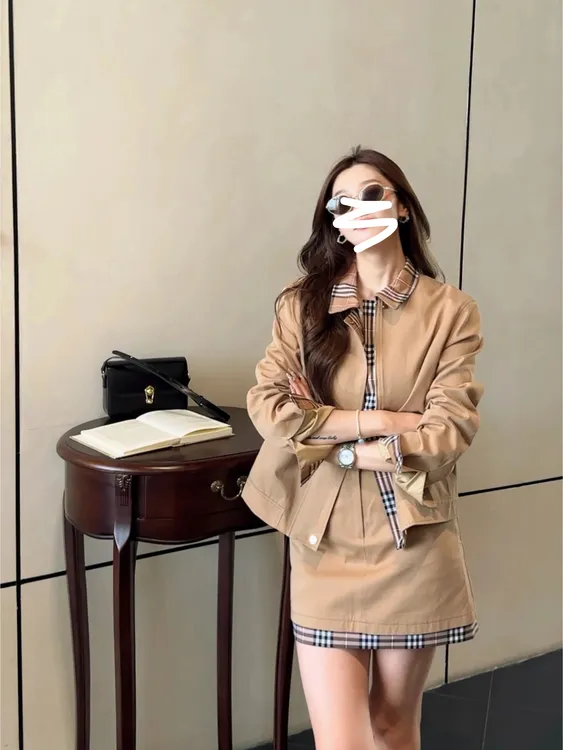 卡其色格子风衣夹克外套女短款气质上衣短裙两件套