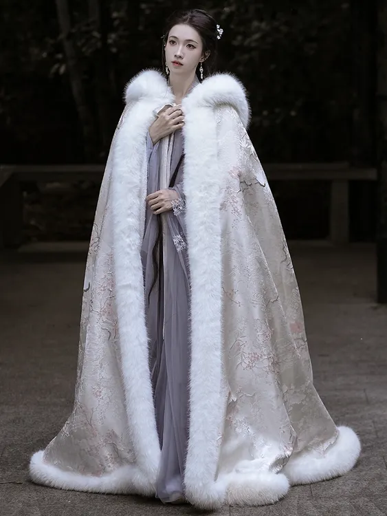 汉服白色斗篷女2025冬季新款大毛领加绒加厚超仙日常保暖披风