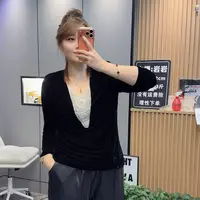 2271岩岩家欧货同款珠链v领丝绒女上衣（冷水手洗）