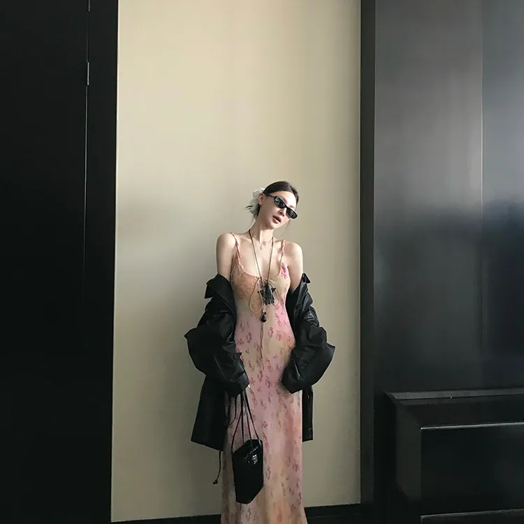 SKKSkk Store 轻舞蔷薇 法式茶歇双层晕染粉色做旧碎花吊带连衣裙