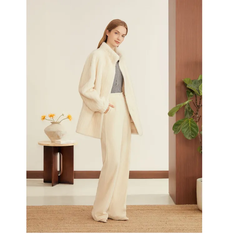 YINER音儿专选2025冬季新款气质保暖全抽刀工艺短外套8C65310036