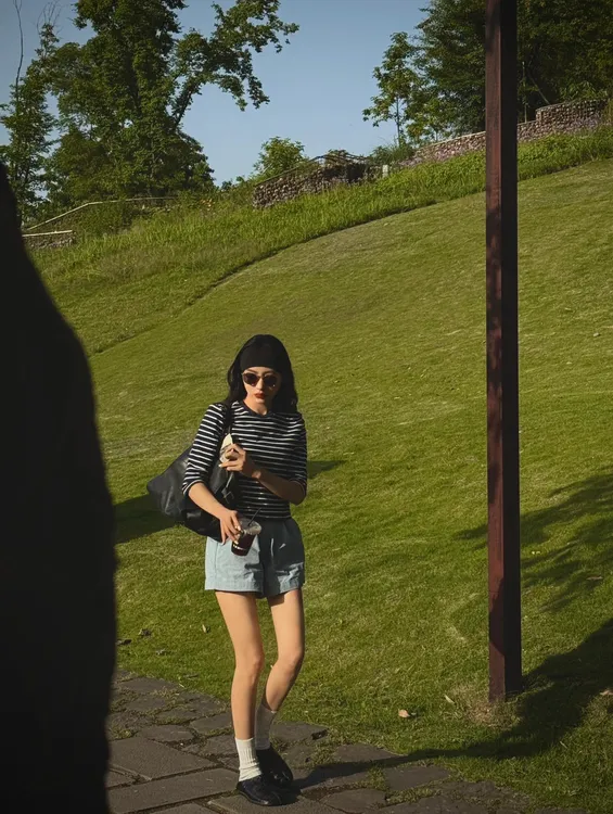 夏季新款洋气衣服女通勤百搭显瘦条纹圆领短袖修高腰休闲短裤套装