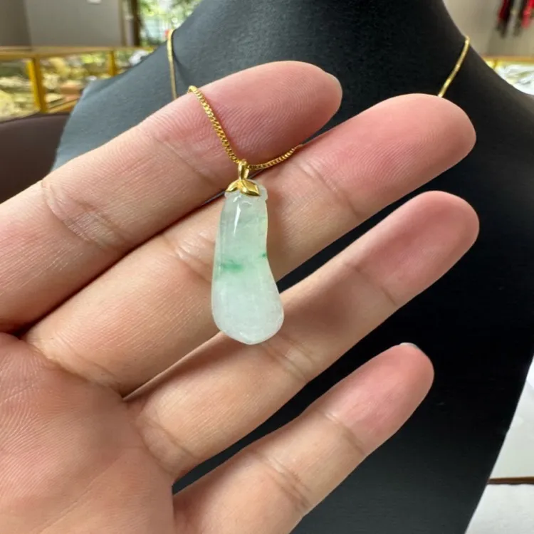 18k金镶嵌天然缅甸A货翡翠冰飘花福瓜