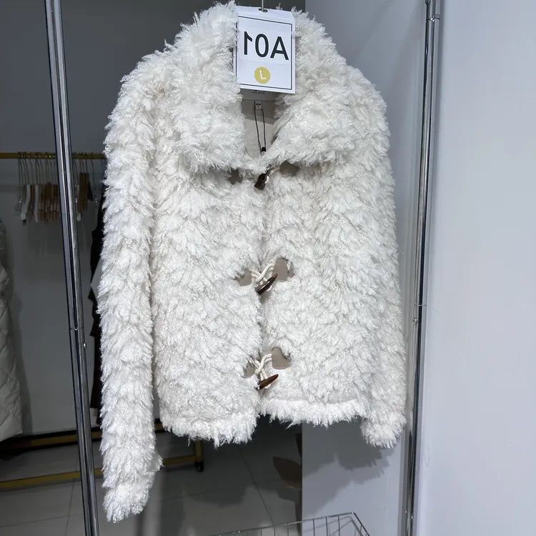 轻奢女装实体店断码79