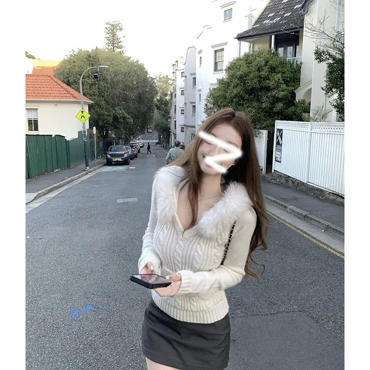 "北欧周末"秋冬咩咩毛混纺毛领长袖修身甜美麻花针织连帽外套女装