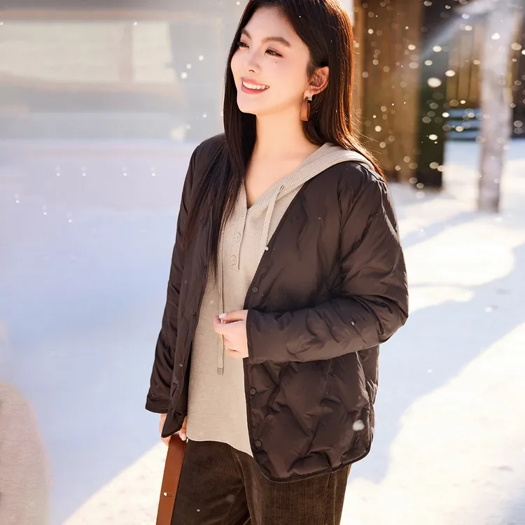 【90%白鸭绒】MsShe大码女装秋冬V领菱格轻暖羽绒服外套M2510019